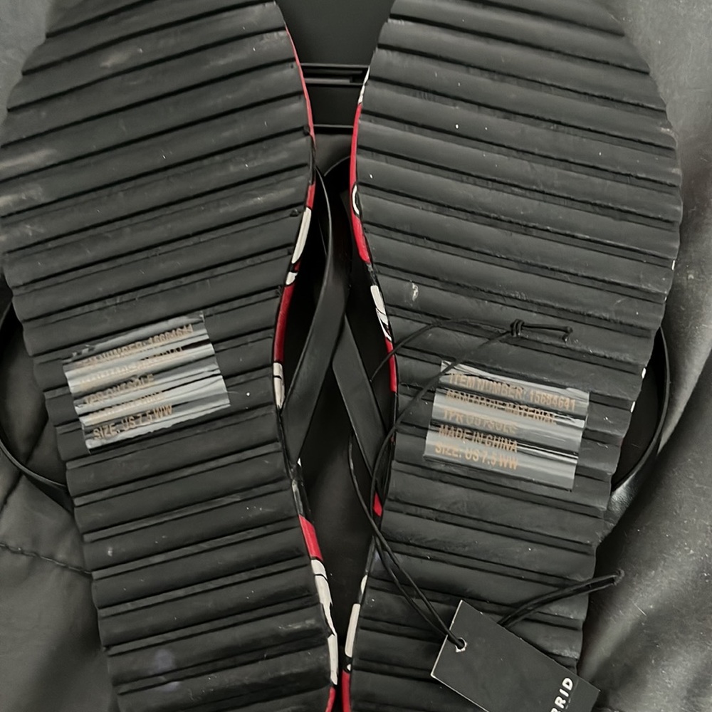 Disney Flip Flop Sandals 7.5WW - Picture 4 of 5